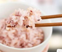 お茶碗に盛られた発芽米彩り米ブレンド
