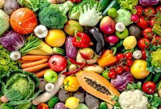 植物発酵エキス（酵素）の原材料となる多くの野菜や果物