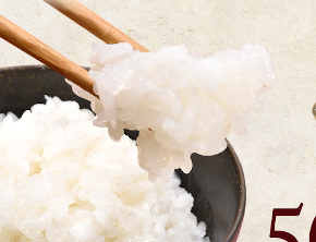 低糖質のこんにゃく米をお箸ですくう様子
