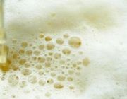 酵母が豊富なビールの泡
